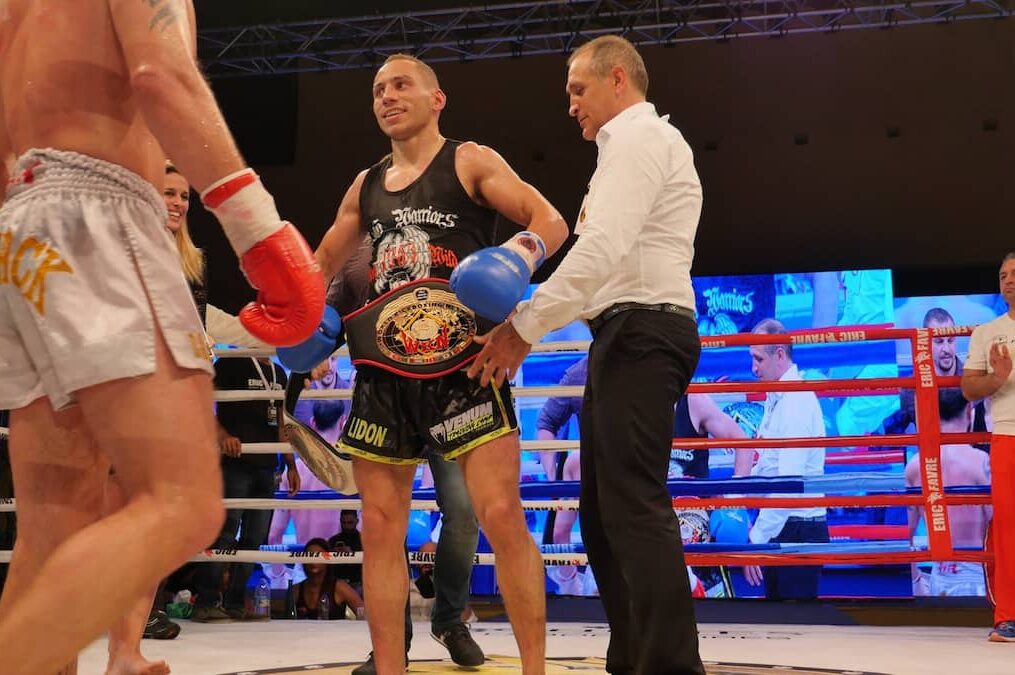 Karim Bennoui stops Dante Jose Garcia to become three-time WKN super featherweight champion (video)