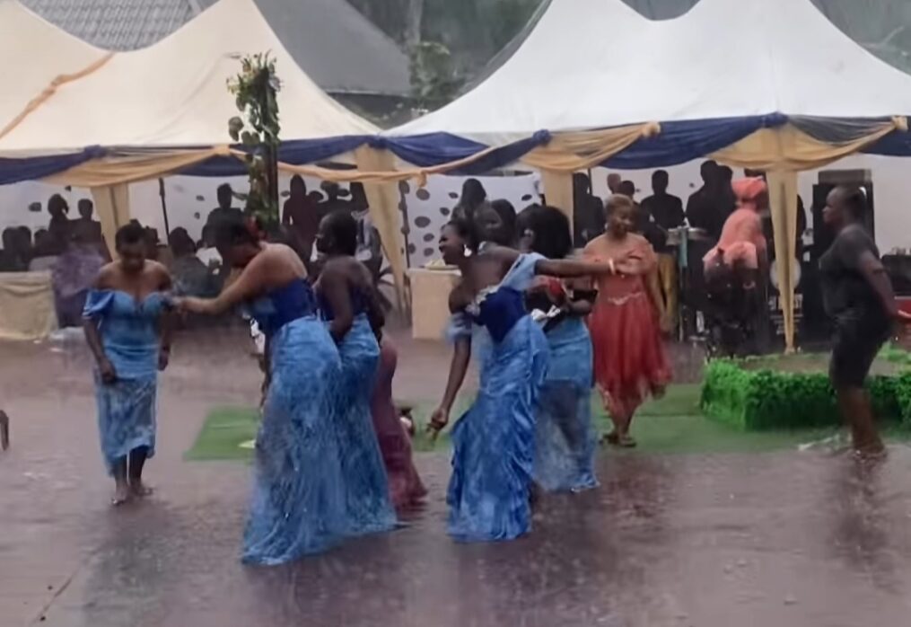 The Rain Got Nothing On These #AsoEbiBella Ladies! Watch How They Turned up For Their Friend’s Trad